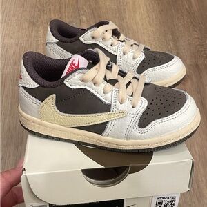 Travis Scott x Air Jordan Reverse Mochas